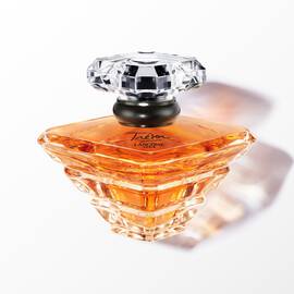 عطر تريزور