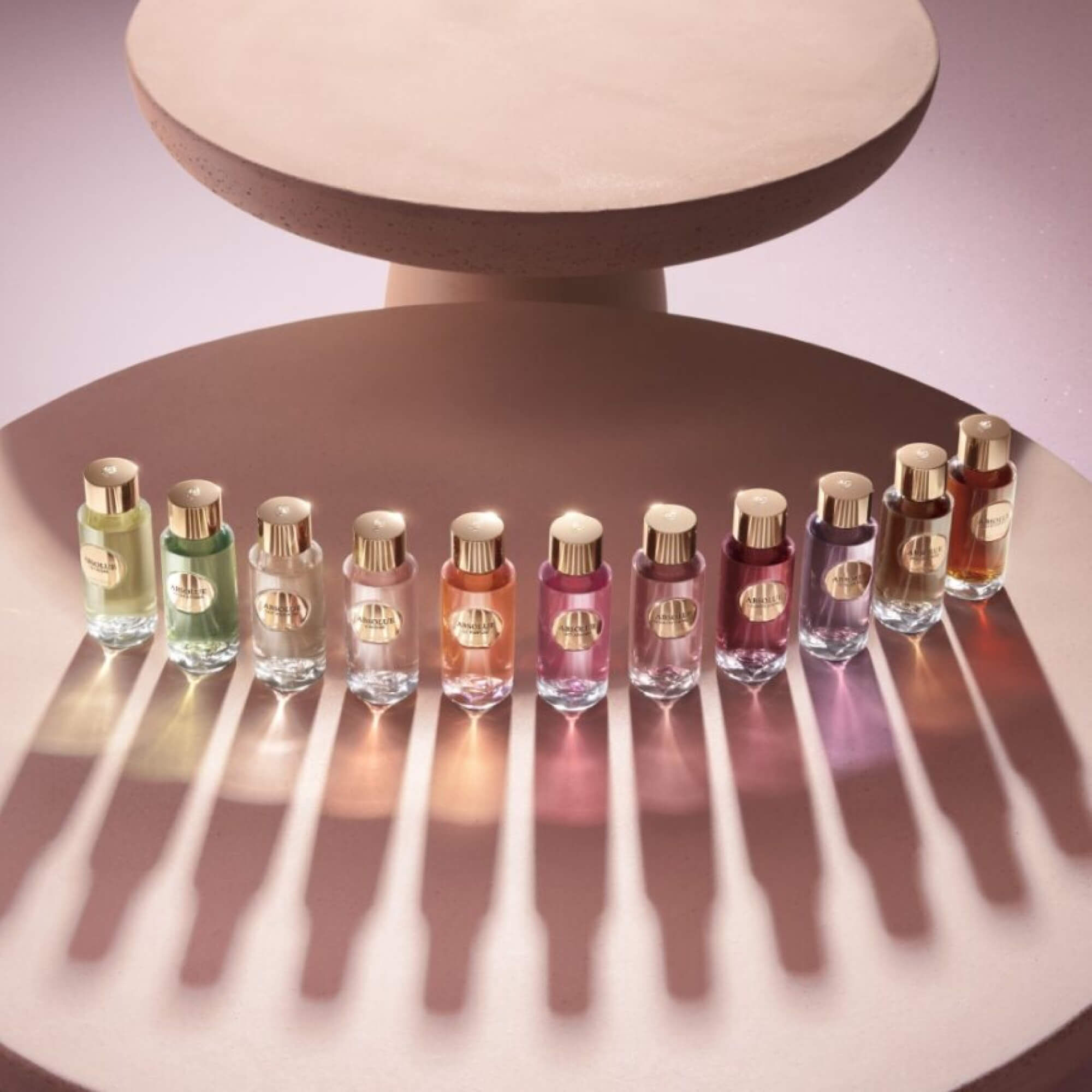 عطر هوت آز إيه روز